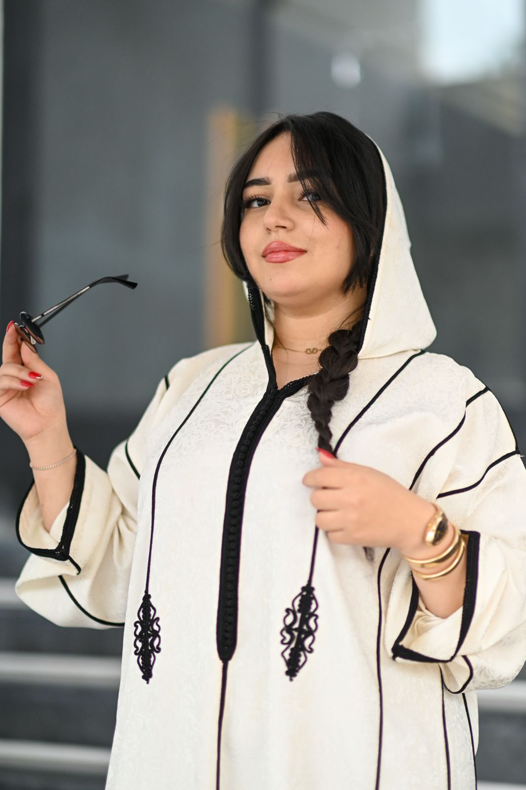 جلابة الكمخة العصرية - أبيض وأسود