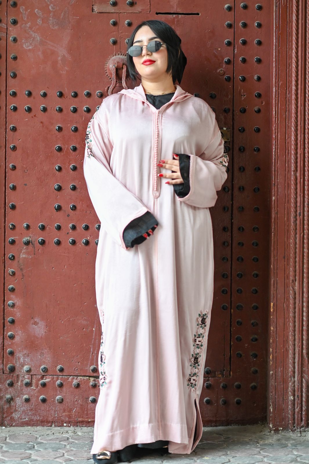 جلابة قطعتين - وردي فاتح بطرز اليد