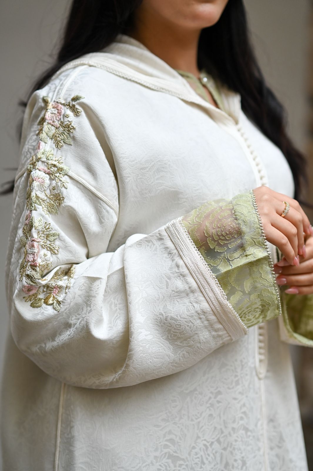 تفاصيل الطرز اليدوي - كمخة قطعتين