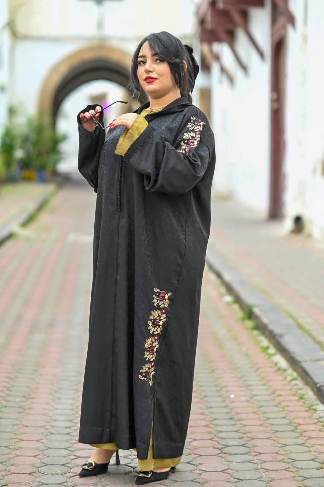 جلابة كمخة قطعتين - طرز اليد الراقي